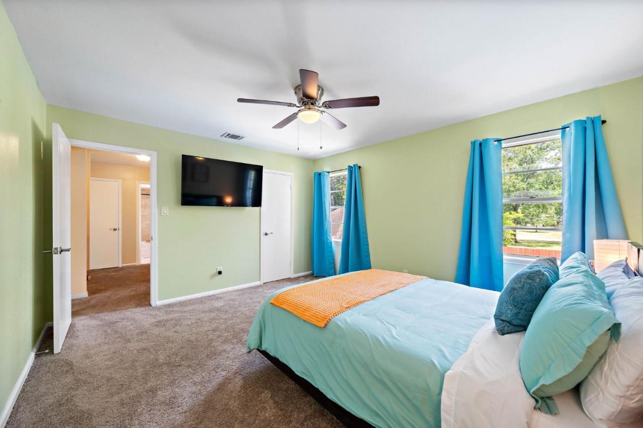 Villa Pool Oasis Games Wifi Bbq Yard Sleep 16 Houston Exterior foto