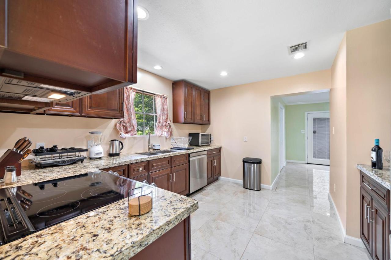 Villa Pool Oasis Games Wifi Bbq Yard Sleep 16 Houston Exterior foto