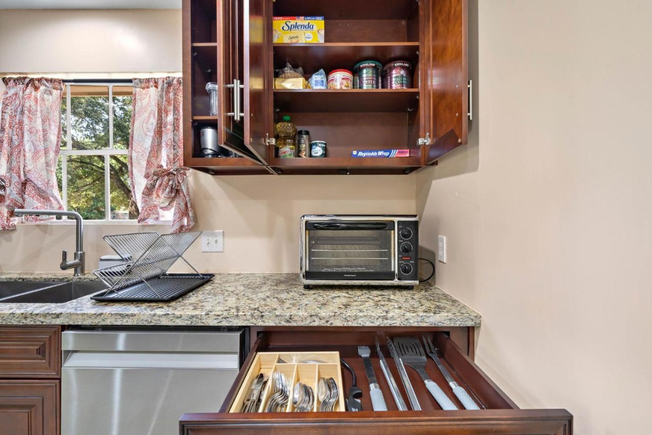 Villa Pool Oasis Games Wifi Bbq Yard Sleep 16 Houston Exterior foto